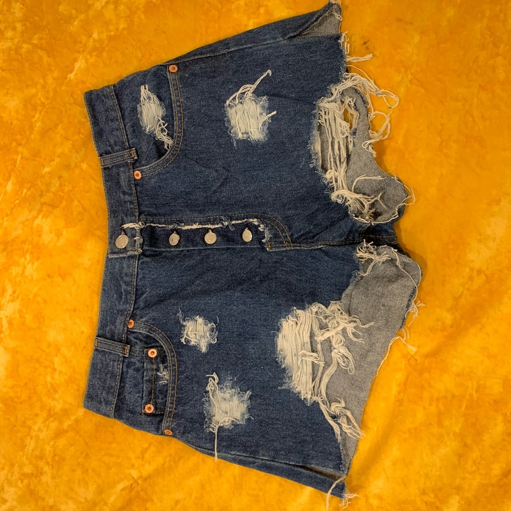 Vintage Levi’s distressed shorts